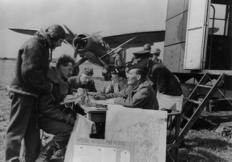 Edward Packe questioning a pilot and observer