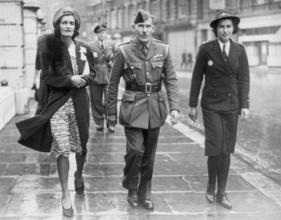 Claudia, Edward and Celia Packe