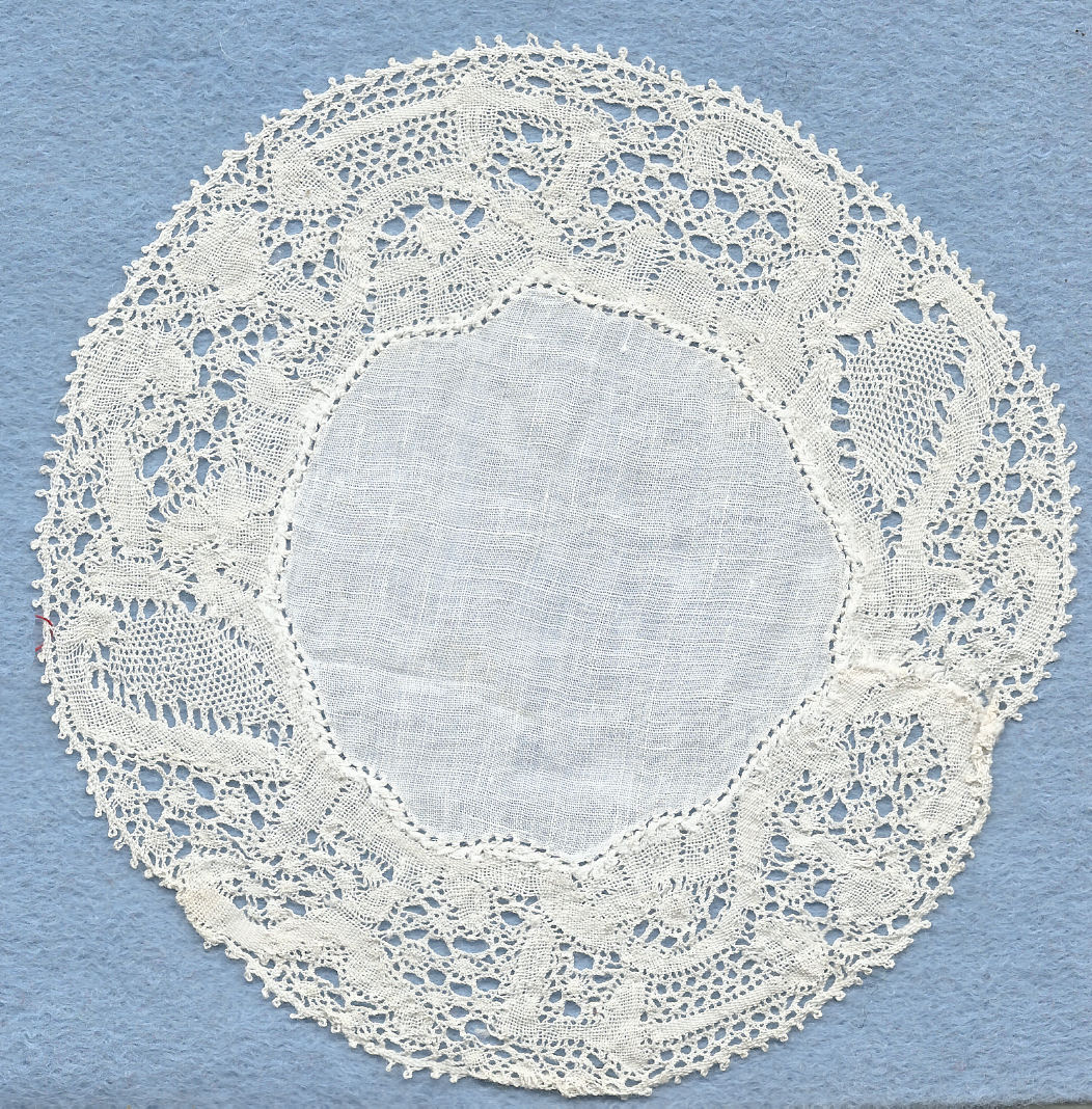 Lace mat