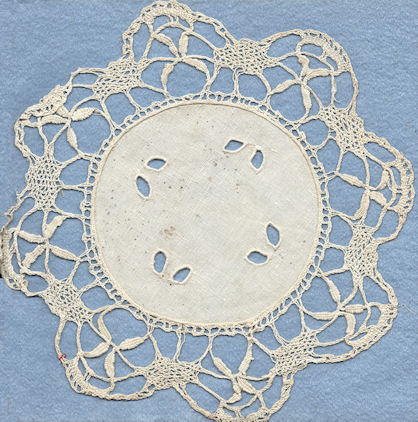 Cluny lace mat