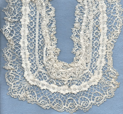 Collar made with different types of lace
