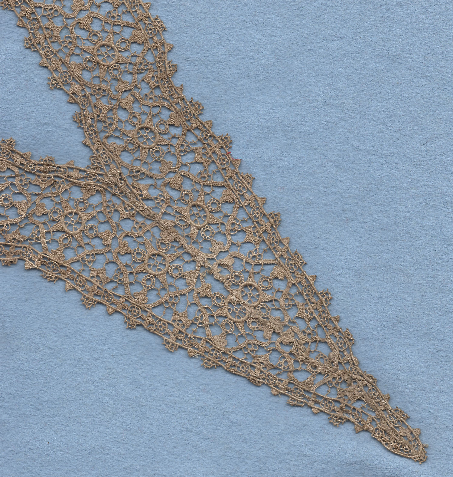 Lace collar