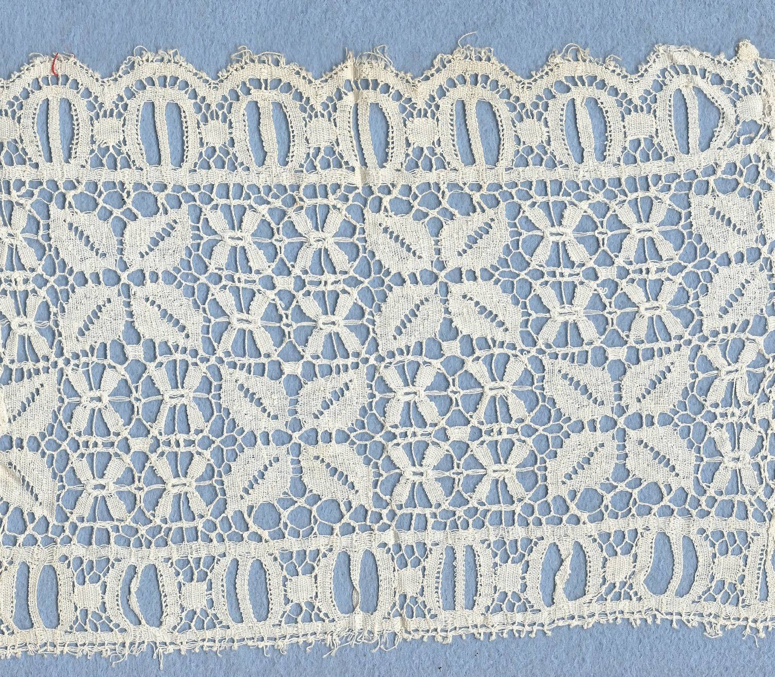 Machine lace edging