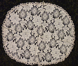 Machine lace mat