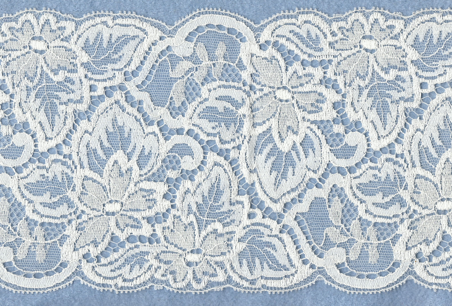 Machine lace edging