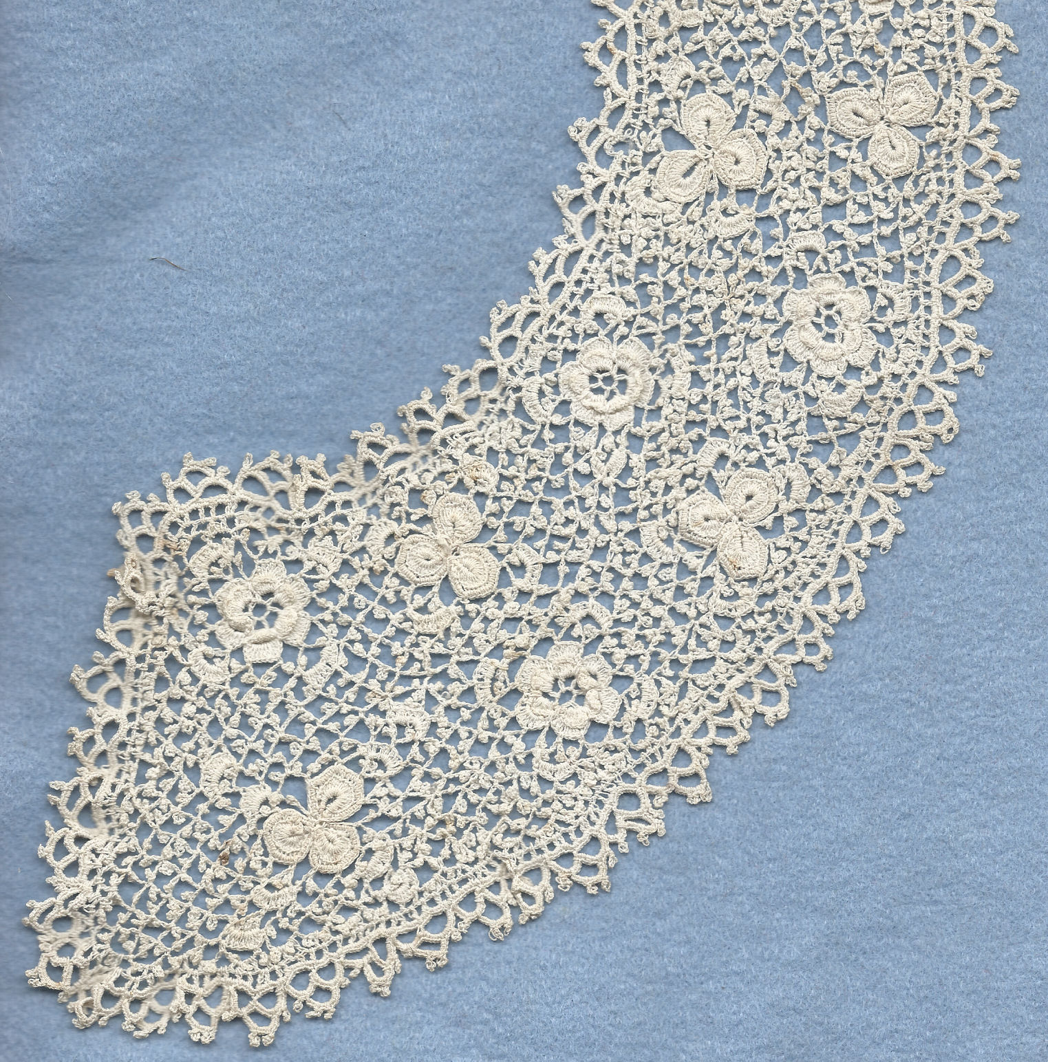 Mixed tape lace - collar