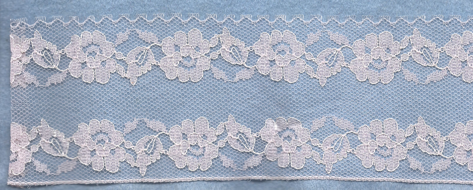 Machine lace edging