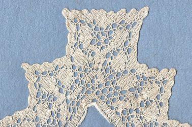 Machine lace edging