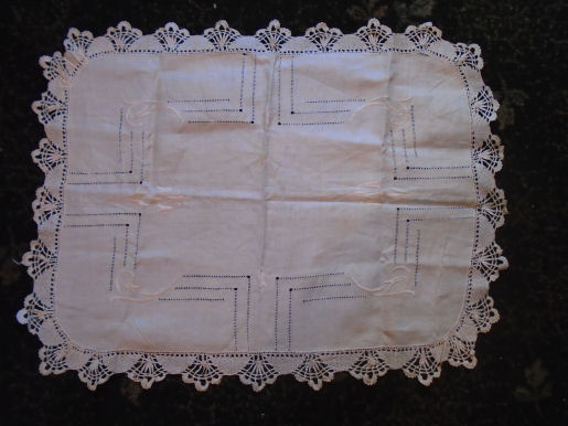 Cluny lace mat