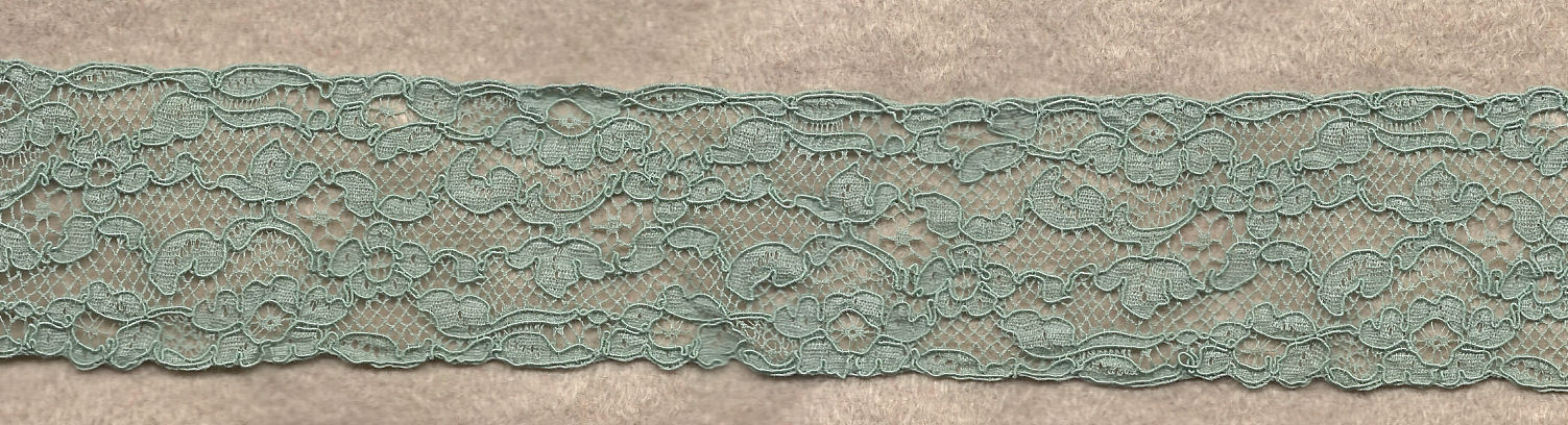 Flowery machine lace with gimp on one side