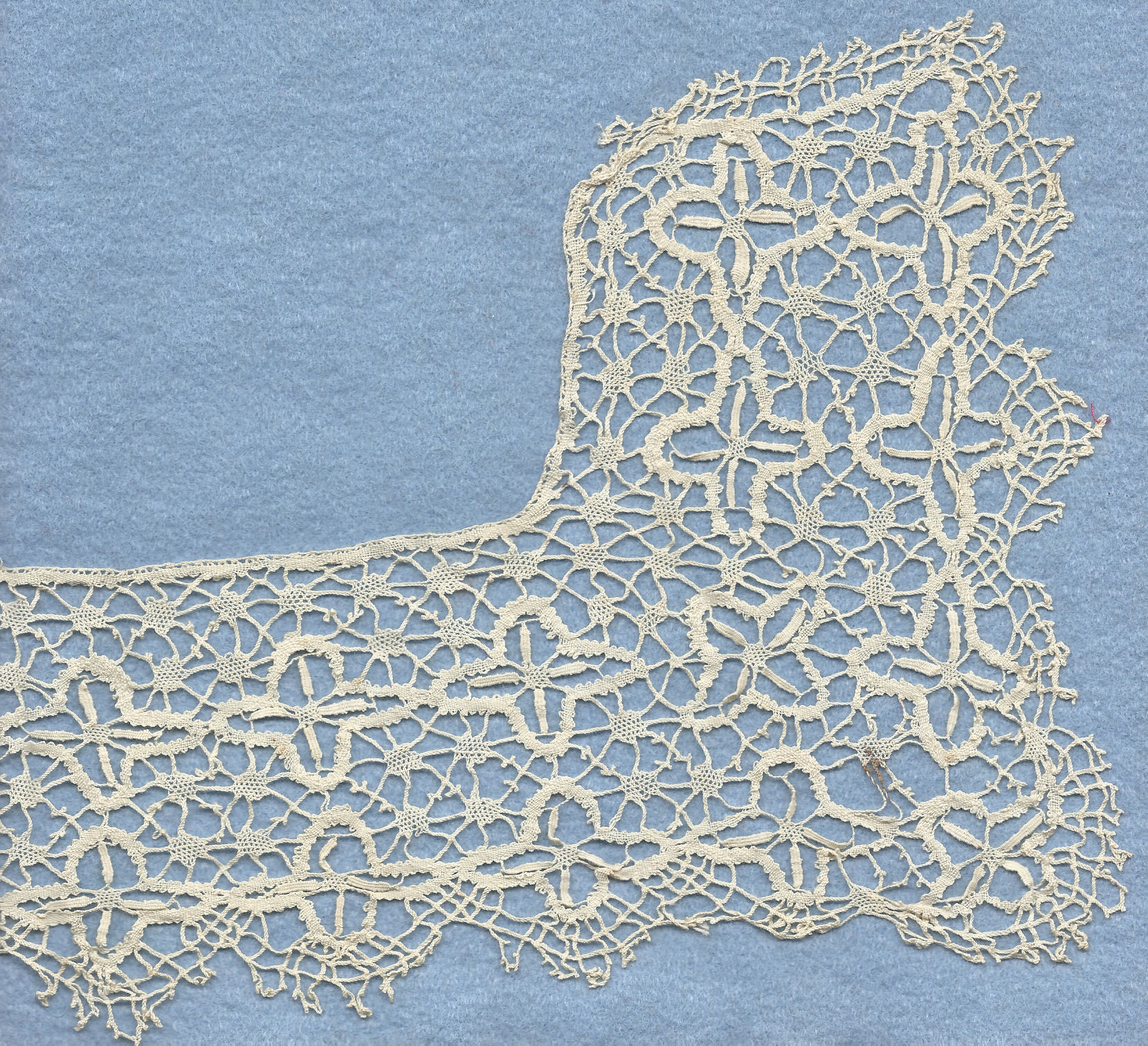 Bedfordshire lace collar