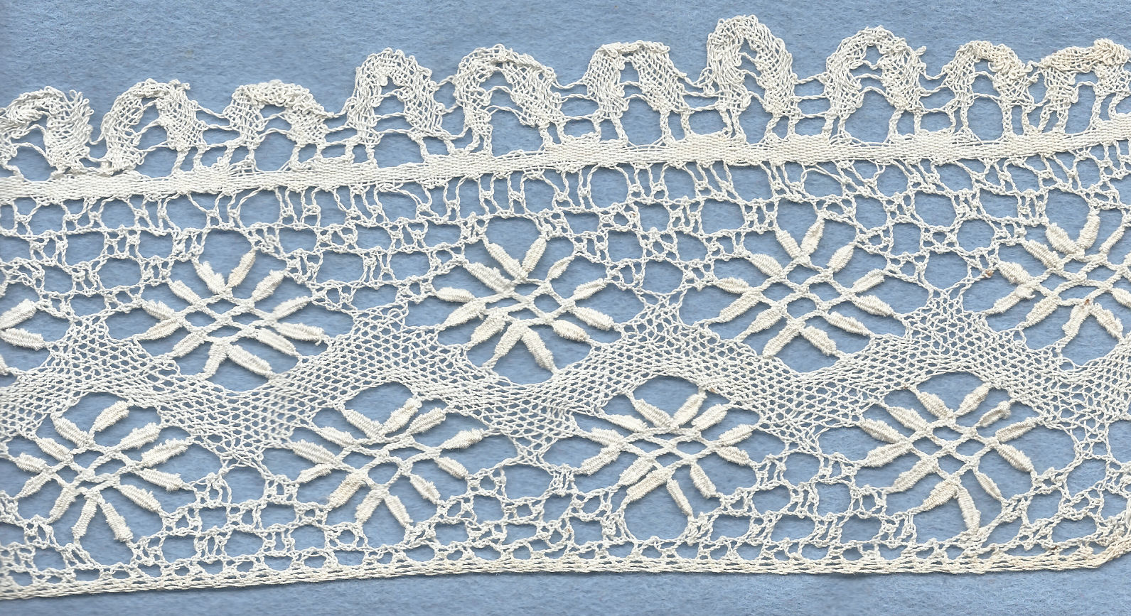 Torchon lace - edging
