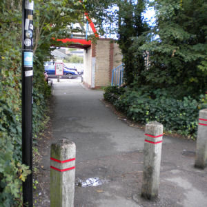 Path to Cambridge railway station