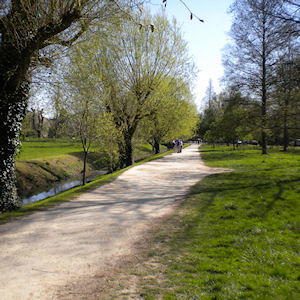 Path along Queens Road